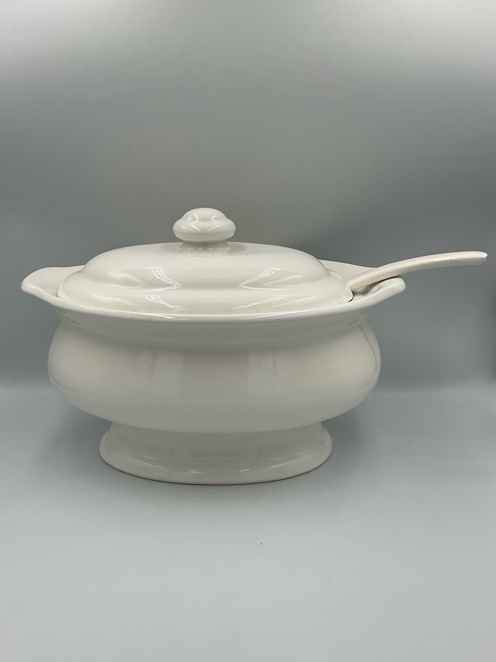 Vintage Pfaltzgraff Hearth #160 Off-white 3.5qt Lidded Soup Tureen with Ladle